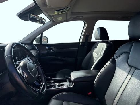 Used 2022 Kia Sorento EX w/ Panoramic Sunroof Package image 12