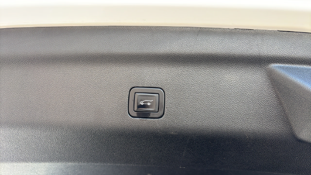 Used 2025 Chevrolet Tahoe LT RWD image 35
