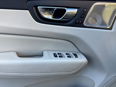 Used 2023 Volvo XC60 B5 Ultimate image 10