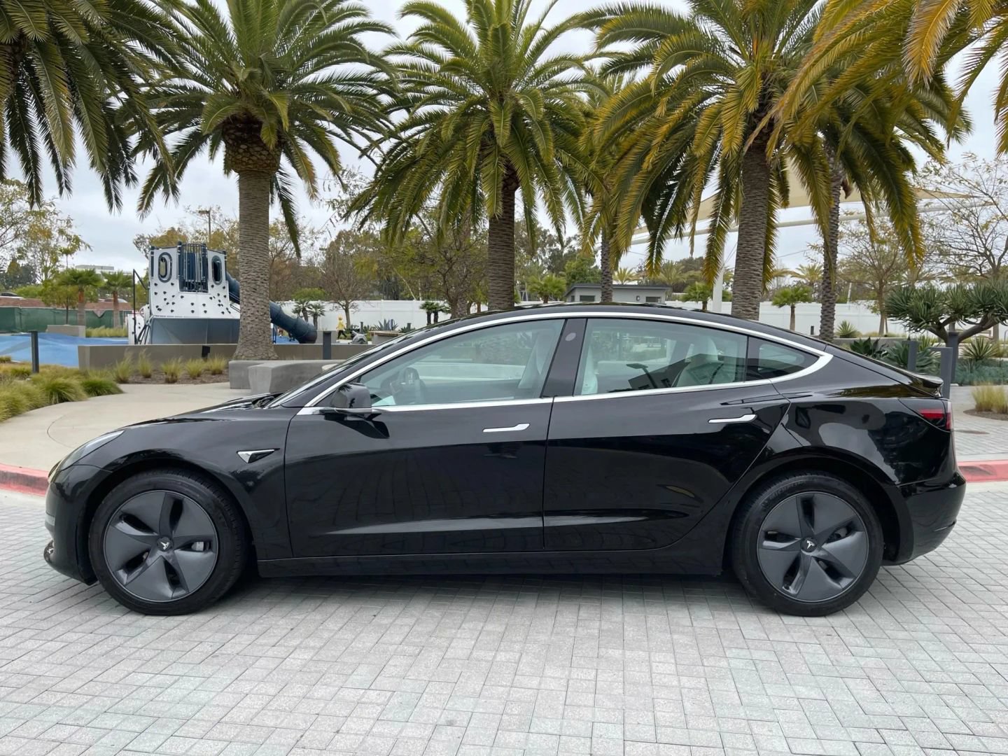Used 2020 Tesla Model 3 Standard Range RWD image 6