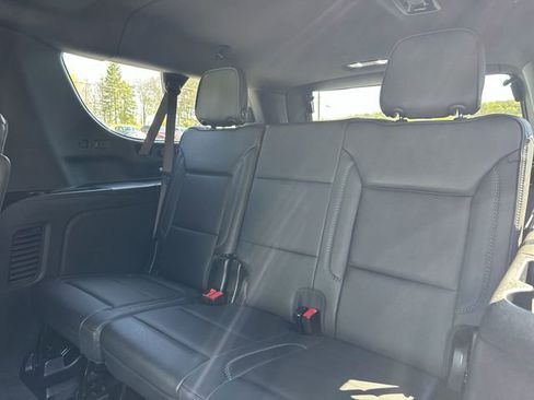 Used 2025 GMC Yukon XL Denali AWD/4WD image 26
