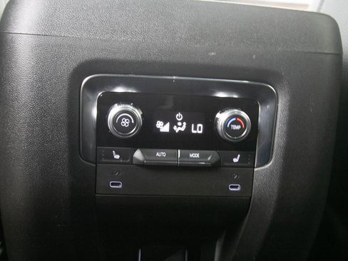 Used 2025 GMC Yukon XL Denali w/ Sun & Power Step Package AWD/4WD image 17