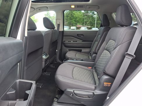 Certified 2023 Nissan Pathfinder SV w/ SV Premium Package AWD/4WD image 10