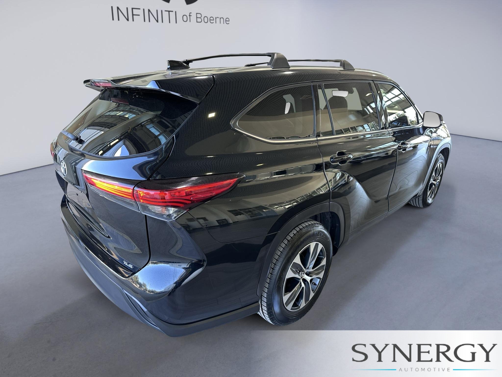 Used 2020 Toyota Highlander XLE FWD image 5