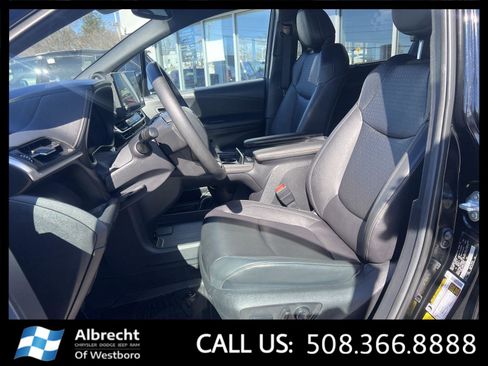 Used 2025 Toyota Sienna XLE Woodland Edition image 10