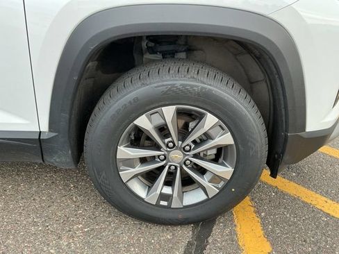 Used 2025 Chevrolet Equinox LT FWD image 9