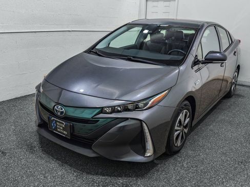 Used 2017 Toyota Prius Prime Premium image 4