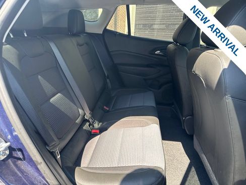 Used 2024 Chevrolet Trax LT w/ LT Convenience Package FWD image 11