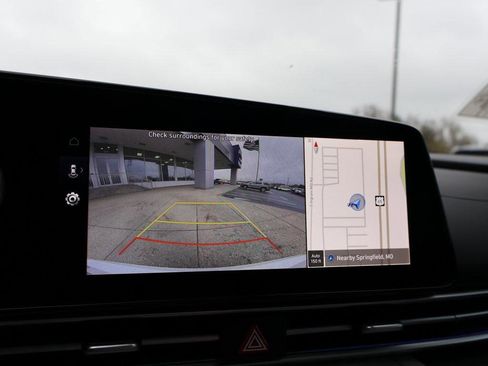 New 2025 Hyundai Elantra Limited image 35