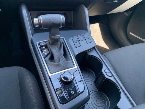 Used 2025 Kia Sportage LX image 40