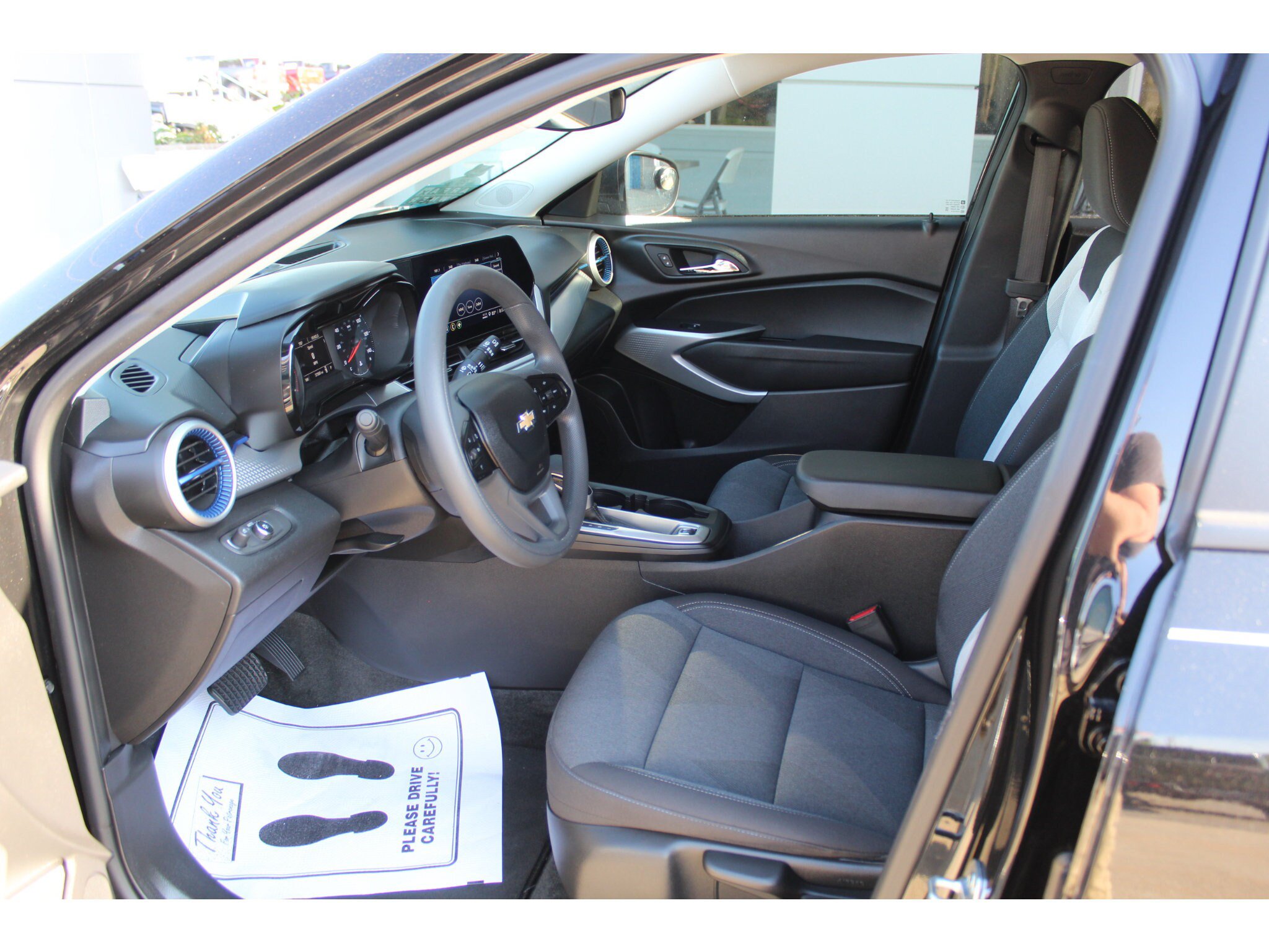 Used 2025 Chevrolet Trax LS FWD image 9