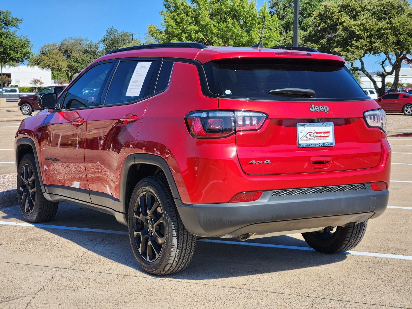 Used 2025 Jeep Compass Latitude w/ Altitude Special Edition AWD/4WD image 4