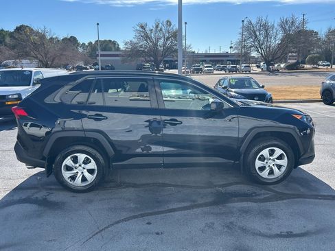 Used 2021 Toyota RAV4 LE image 8