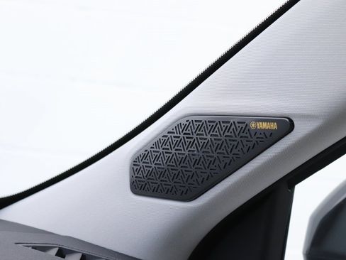 Used 2025 Mitsubishi Outlander AWD image 13