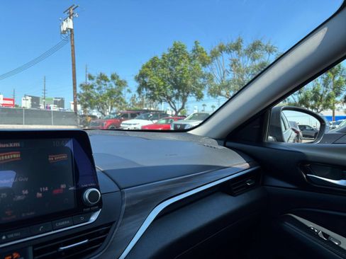 Used 2025 Nissan Altima 2.5 SV FWD image 31