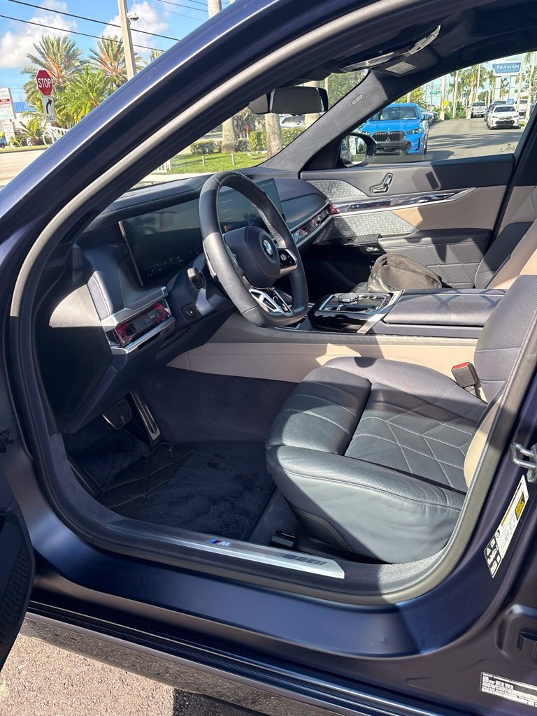 Certified 2024 BMW 760i xDrive AWD/4WD image 3