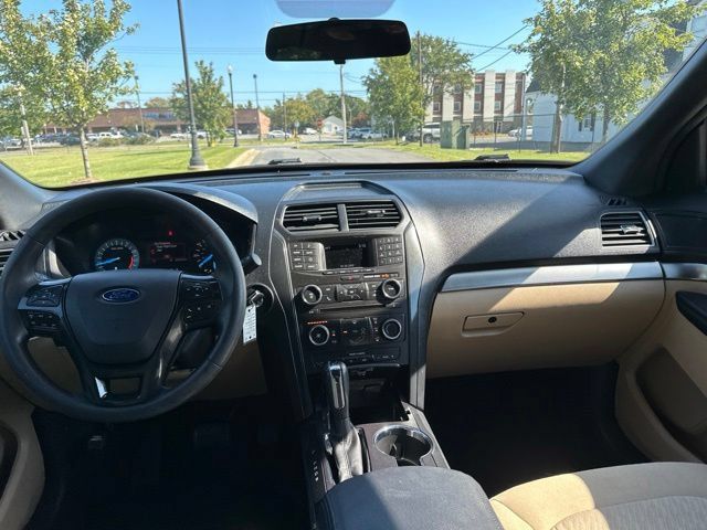 Used 2017 Ford Explorer 4WD image 3