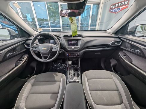 Used 2023 Chevrolet TrailBlazer LT FWD image 13