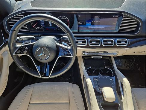 Used 2025 Mercedes-Benz GLE 450 4MATIC w/ Warmth & Comfort Package image 19