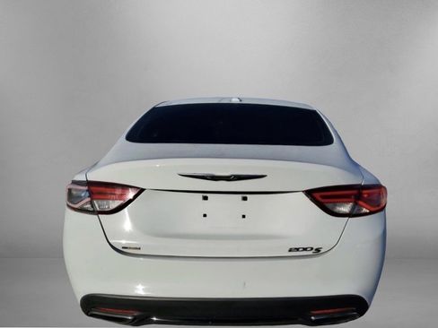Used 2015 Chrysler 200 S FWD image 5