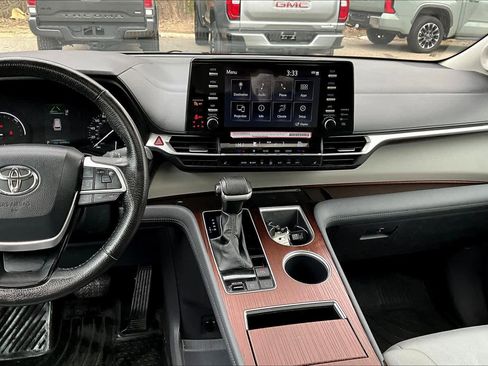 Certified 2024 Toyota Sienna XLE w/ XLE Plus Package AWD/4WD image 7