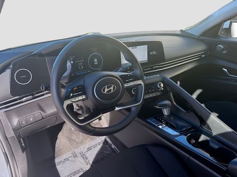 Used 2025 Hyundai Elantra SEL image 9