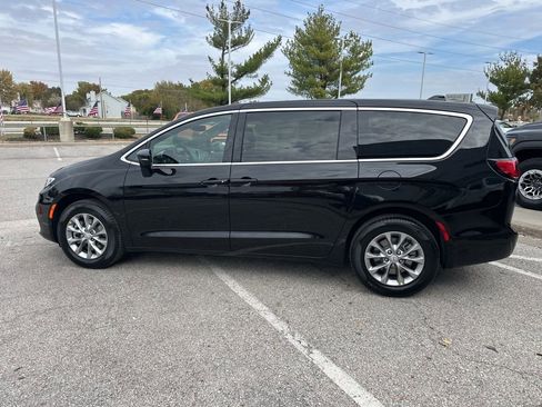 New 2026 Chrysler Pacifica Select image 19