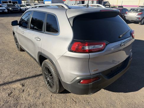 Used 2017 Jeep Cherokee Latitude image 7