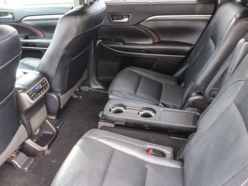 Used 2019 Toyota Highlander Limited Platinum image 19