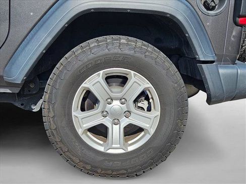 Used 2018 Jeep Wrangler Sport AWD/4WD image 9
