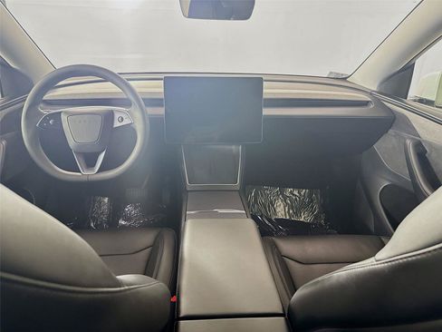 Used 2026 Tesla Model Y 2WD image 3