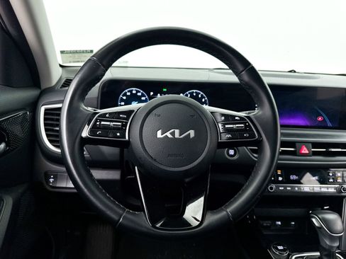 Certified 2024 Kia Seltos EX image 30