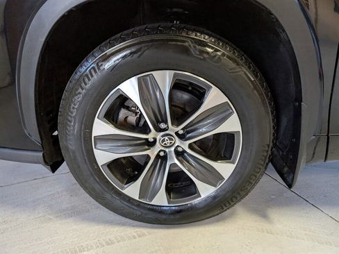 Used 2025 Toyota Highlander XLE image 15