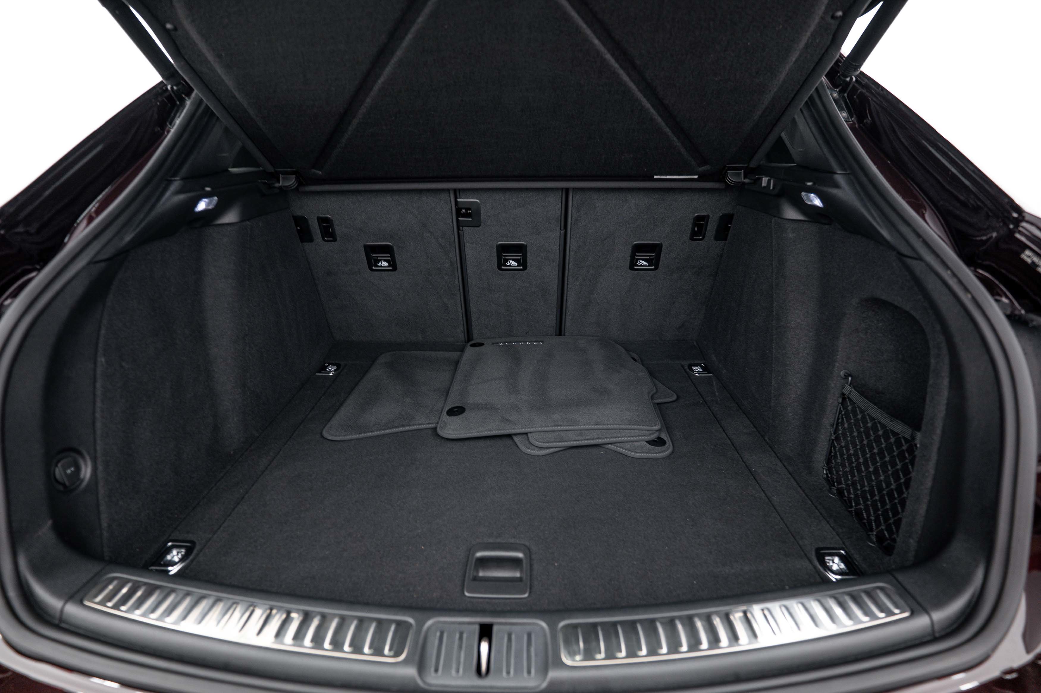 Certified 2023 Porsche Macan AWD/4WD image 25