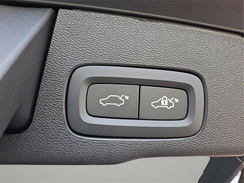 Certified 2025 Volvo XC60 B5 Plus image 27