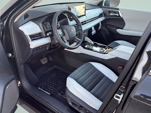 New 2026 Mitsubishi Outlander SE FWD image 20