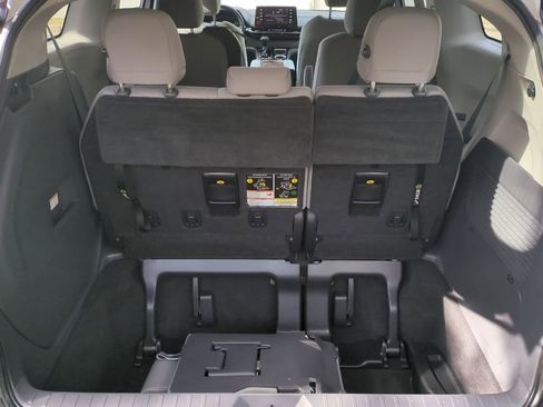 Used 2021 Toyota Sienna LE image 12