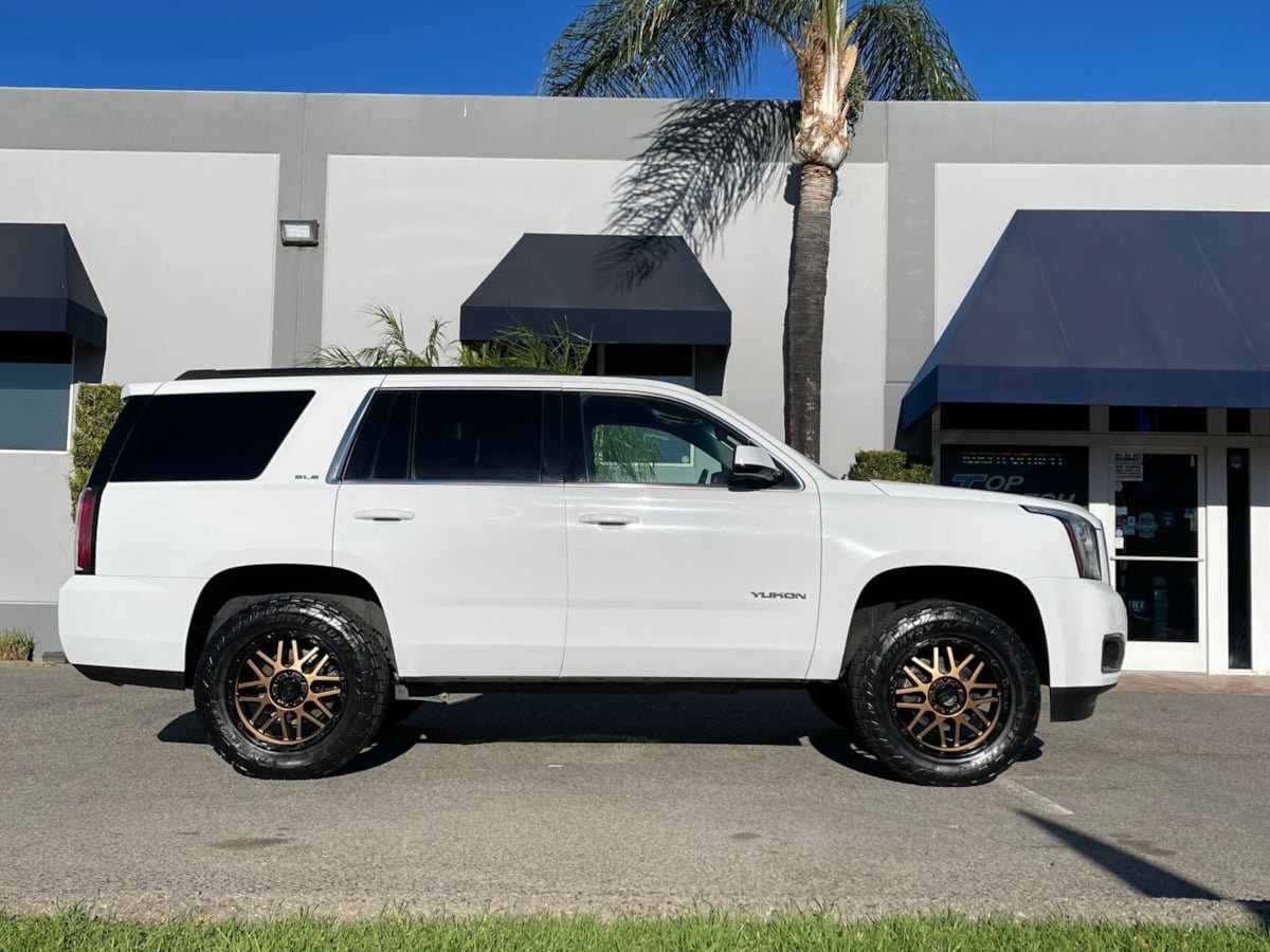 Used 2017 GMC Yukon SLE w/ SLE Value Package AWD/4WD image 4