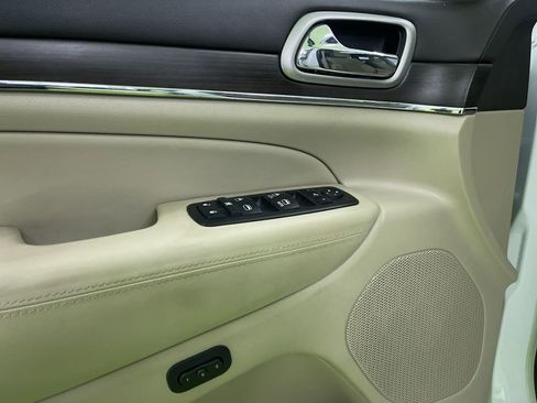 Used 2015 Jeep Grand Cherokee Overland w/ Advanced Technology Group image 17