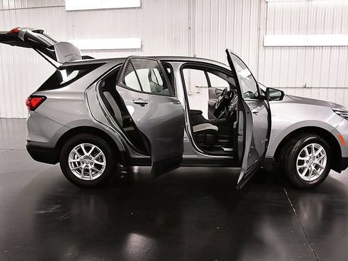 Used 2024 Chevrolet Equinox LS AWD/4WD image 30