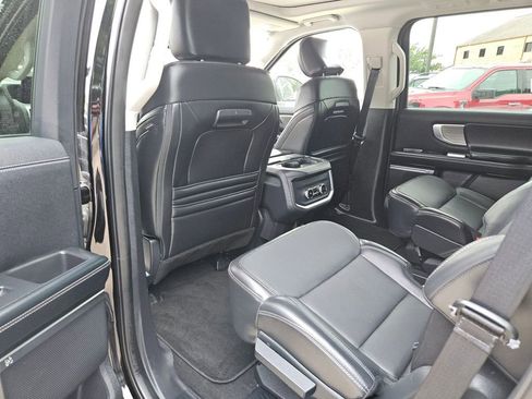 Used 2025 Ford Expedition Platinum AWD/4WD image 28