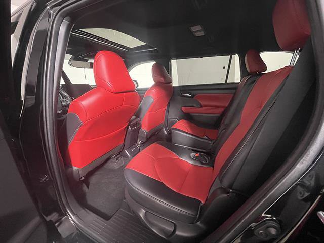 Used 2023 Toyota Highlander XSE AWD/4WD image 11