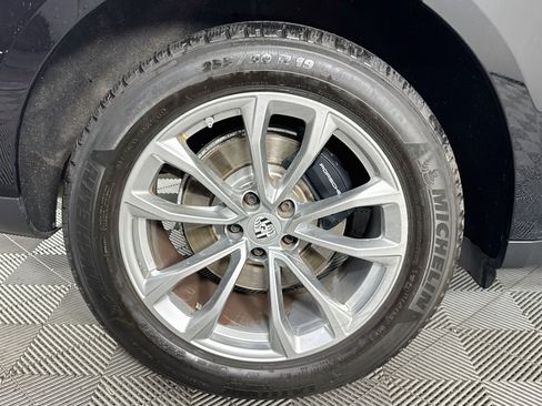 Used 2023 Porsche Macan AWD/4WD image 30