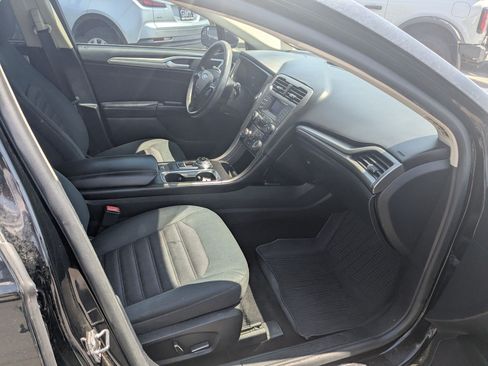 Used 2018 Ford Fusion SE FWD image 32
