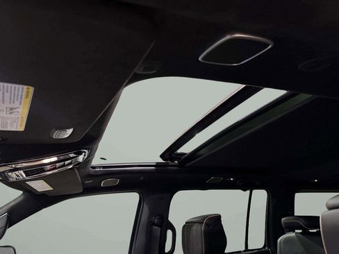 Used 2024 Jeep Grand Wagoneer L Series III image 19