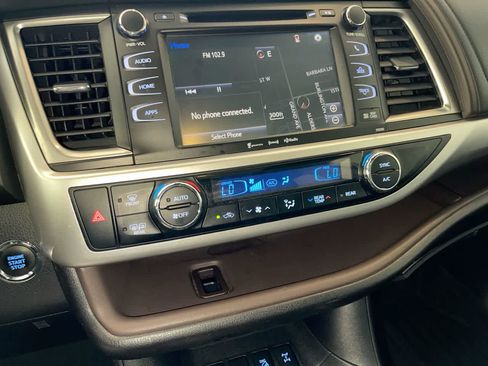 Certified 2019 Toyota Highlander XLE AWD/4WD image 19
