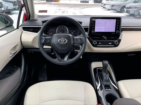 Used 2021 Toyota Corolla LE image 6