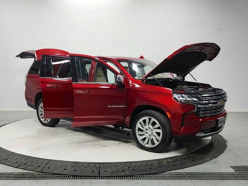 Used 2021 Chevrolet Suburban Premier w/ Premium Package AWD/4WD image 9
