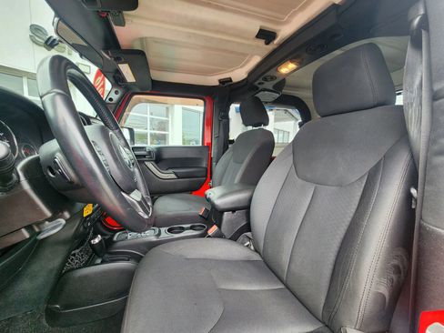 Used 2016 Jeep Wrangler Sport w/ Connectivity Group AWD/4WD image 26