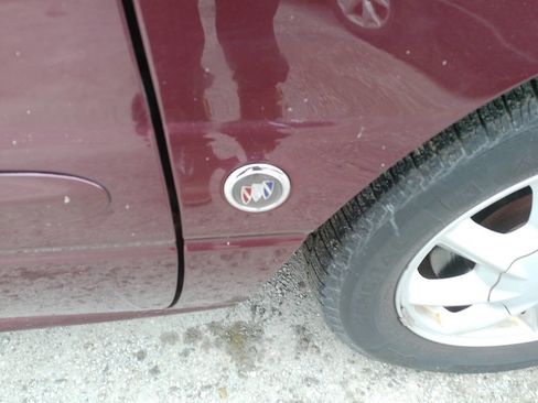 Used 2004 Buick Le Sabre Custom image 32